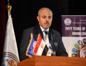 رئيس جامعة قناة السويس يفتتح المؤتمر الثامن للدراسات العليا والبحوث