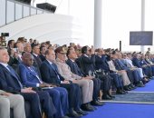 النجوم الفضية تفتتح العروض الجوية بمعرض العلمين للطيران بحضور الرئيس السيسى.. فرسان الإمارات ورافال الفرنسية تتألق فى سماء المدينة الساحلية.. تركيا تشارك للمرة الأولى.. والصقور السعودية ترسم علم مصر