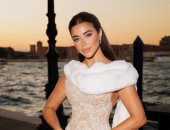 يارا السكري تتألق بإطلالتين في مهرجان فينيسيا.. ما بين الأبيض والأسود