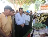 عيد الفلاح.. محافظ المنيا يشارك فلاحى «البرجاية» انطلاق موسم زراعة البطاطس