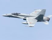 عرض للطائرة الإسبانية «F-18» خلال المعرض الجوى الدولى بالعلمين 2026.. فيديو