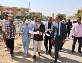 محافظ الوادي الجديد تبحث مقترح إنشاء مجتمع سكني بأرض البحوث في الخارجة