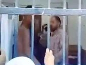 مشاجرة بين مدرس وطالب خالع ملابسه العلوية في الشرقية