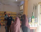 مبادرة تخفيض الأسعار.. توافد المواطنين على المنافذ بكفر الشيخ.. فيديو