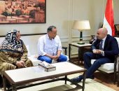 مدير مدرسة برقطا يوجه دعوة لوزير التعليم لمشاركة الطلاب أول يوم دراسة