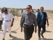 محافظ سوهاج يشهد تنفيذ إزالة التعديات على أرض المشتل بالمنشاة بمساحة 60 فدانا