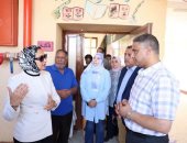محافظ الوادى الجديد تتابع جاهزية عدد من مدارس الخارجة استعدادا للعام الدراسى