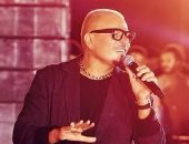عمرو دياب يشعل الأهرامات بأشهر أغانيه وسط حضور جماهيرى ضخم