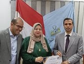 قبل الدراسة بساعات.. وكيل تعليم كفر الشيخ يكرم 15 مدير مدرسة (صور)