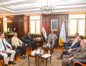 محافظ الإسكندرية يبحث مع نقيب الصحفيين مشروع إنشاء نادي الصحفيين