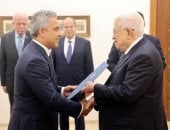 السفير المصري يقدم أوراق اعتماده للرئيس الفلسطينى محمود عباس