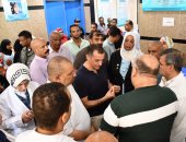 محافظ أسوان يتفقد مستشفى النيل التخصصى بإدفو.. ودراسة الموقف القانونى لتطوير الحديقة العامة