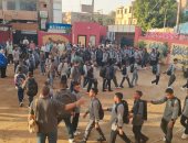 شاهد أول طابور صباح في مدارس الأقصر وانتظام الطلاب بالفصول.. صور