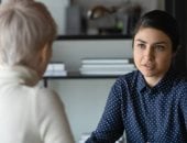 لماذا نخفى نجاحاتنا ونشارك إخفاقاتنا مع الآخرين؟.. دراسة تكشف السبب