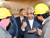 خلال زيارة لشركة أبو زعبل للكيماويات.. وزير الإنتاج الحربى يتابع انتظام العملية الإنتاجية
