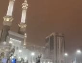 أمطار رعدية غزيرة تضرب مكة المكرمة وتحذيرات من السيول.. فيديو