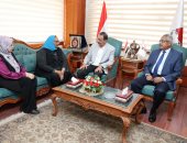 محافظ سوهاج يستقبل رئيس وحدة السكان لبحث دعم جهود الوحدة بالمحافظة