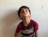حمزة أبو جزر.. طفل أنهك الارتخاء العضلى جسده الصغير وأفقده القدرة على الحركة.. أصبح بحاجة إلى كرسى متحرك وأسرته تبحث عن إجابة لمرض مجهول السبب.. والدته: طفلي يتدهور ولا علاج له في غزة ولابد من سرعة السفر