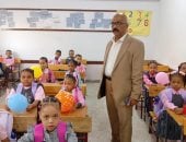 بالإعلام والبالونات.. استقبال تلاميذ الصفوف الأولى بأسوان (صور)