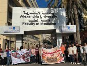 كلية الطب بجامعة الإسكندرية تنظم قافلة طبية شاملة لخدمة كبار السن بالعجمى