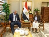 منال عوض توجه بالتوسع في زراعة الأشجار بمداخل ومحاور مطروح وتتابع تنفيذ المشروعات