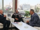 نقيب المعلمين يكرم صالحة ونادر مديري مدرستي القليوبية برحلتى عمرة
