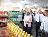 محافظ الوادى الجديد تتابع انتظام مبادرة تخفيض أسعار السلع فى الخارجة