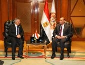 وزير العمل يستعرض خلال لقائه نظيره اليمنى تجربة وحدات التدريب المتنقلة