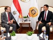 وزير الصناعة يبحث مع سفير إسبانيا تعزيز التعاون الصناعي وجذب الشركات إلى السوق المصري