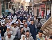 زفة شعبية فى سقارة.. أهالى القرية يودعون 25 حافظًا للقرآن قبل سفرهم للعمرة