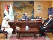 محافظ الفيوم مع أعضاء مجلسي النواب والشيوخ لمناقشة مشكلات الصحة ومياه الشرب 