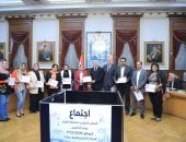 ​محافظ القاهرة يكرم العاملين المتميزين وأصحاب المراكز المتقدمة فى جوائز التميز الحكومى