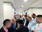 محافظ سوهاج يوفد قيادات التعليم للاطمئنان على طلاب حادث أتوبيس المنشاه