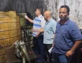 ضبط منشأة تعيد تدوير زيوت الطعام بالهرم والتحفظ على 14 طنًا.. صور