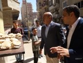 محافظ السويس يفاجئ مخابز السويس والأربعين لمتابعة جودة الخبز