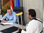 محافظ أسوان يستمع لمطالب 43 مواطناً فى اللقاء الجماهيرى الأسبوعى