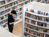 سنغافورة تدفع للمواطنين مقابل قراءة الكتب.. هل تنجح فى مواجهة أزمة القراءة؟