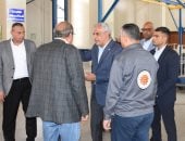وزير الدولة للإنتاج الحربي يتفقد خطوط الإنتاج بشركة هليوبوليس للصناعات الكيماوية