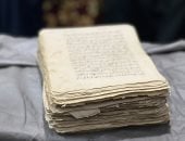 عائلة بقنا تحتفظ بمصحف عمره 200 عام ووثائق من القرن التاسع عشر.. صور