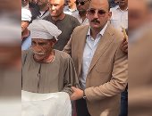 لحظة تحبس الأنفاس.. تقديم الكفن في خصومة ثأرية بقنا.. فيديو