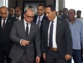 الرئيس التنفيذى للهيئة العامة للاستثمار يتفقد مركز خدمات المستثمرين بجمصة