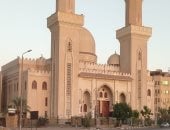 المسجد الجامع بأسوان.. صرح إسلامى على النيل يجمع عراقة العمارة وروحانية المكان.. قبة شاهقة بارتفاع 42 مترا ونجفة ضخمة مطلية بماء الذهب.. منارة لتحفيظ القرآن وموائد الرحمن.. ومشهد إيمانى يتصدر صلاة العيد.. صور