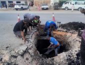 إصلاح تسرب خط الصرف وهبوط أرضى فى السنطة بالغربية