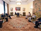 الرئيس السيسى يستقبل وزير الدفاع الوطنى اليونانى ويؤكد أهمية مواصلة العمل على تطوير الشراكة الاستراتيجية بين البلدين فى المجال العسكرى والدفاعى.. دندياس: نقدر الدور المهم لمصر للحد من الهجرة غير الشرعية