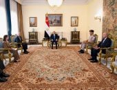 خلال لقائه وزير دفاع قبرص.. الرئيس السيسى يؤكد ضرورة تعميق الشراكة الاستراتيجية بين القاهرة ونيقوسيا.. ويشدد: التعاون الثلاثى بين مصر وقبرص واليونان آلية محورية لترسيخ الأمن والاستقرار والازدهار فى شرق المتوسط