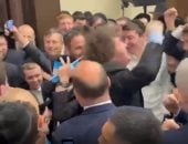 الرئيس الأرجنتينى راقصا مع طلاب يهود فى نيويورك: شعب إسرائيل حي