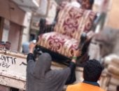 محافظ القليوبية يتابع تجهيز شقة سيدة ترعى 7 أطفال عقب تسليمها عقدها أمس