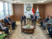 وزير البترول يبحث مع شركة إيني التعجيل بتنمية الاكتشافات الجديدة