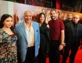بيومي فؤاد أبو البنات.. نور وجود في ظهور عائلي بالعرض الخاص لـ«شيش دو»
