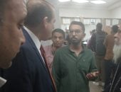 نائب وزير الصحة يتفقد إدارات التكليف والتراخيص لمتابعة انتظام العمل 